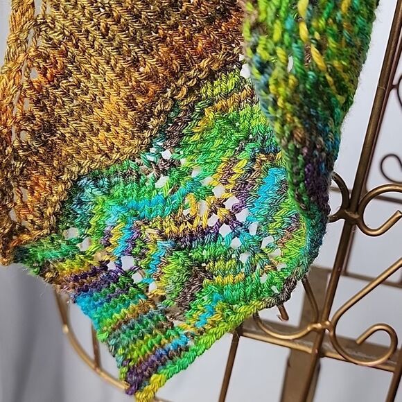 Vintage Wool Triangle Crochet Scarf - Picture 8 of 8